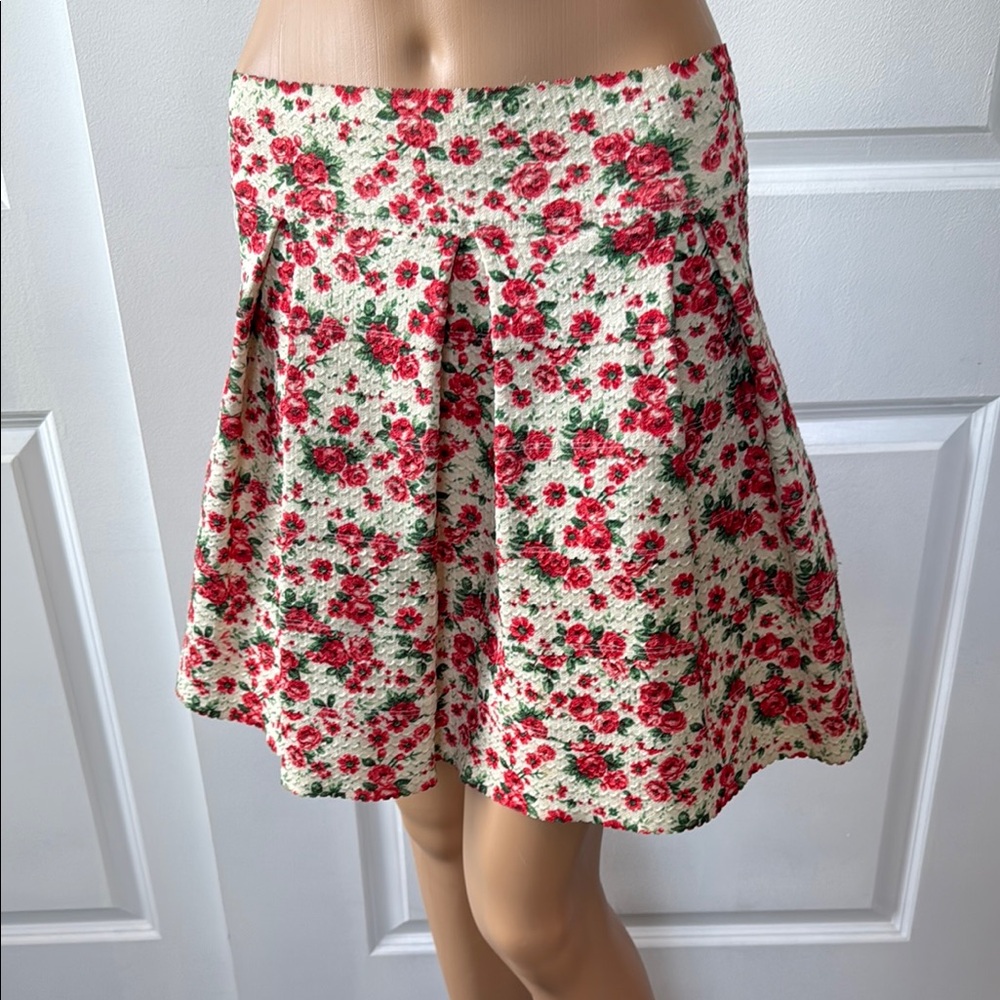 PRISTINE Structured Floral Print FLARED Skirt - Red and Cream M cottagecore